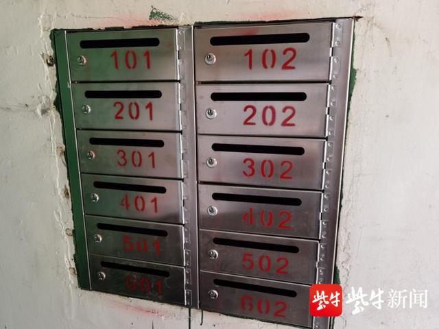 動態(tài)信息    在福州平安大廈,新型智能信報箱的投入.